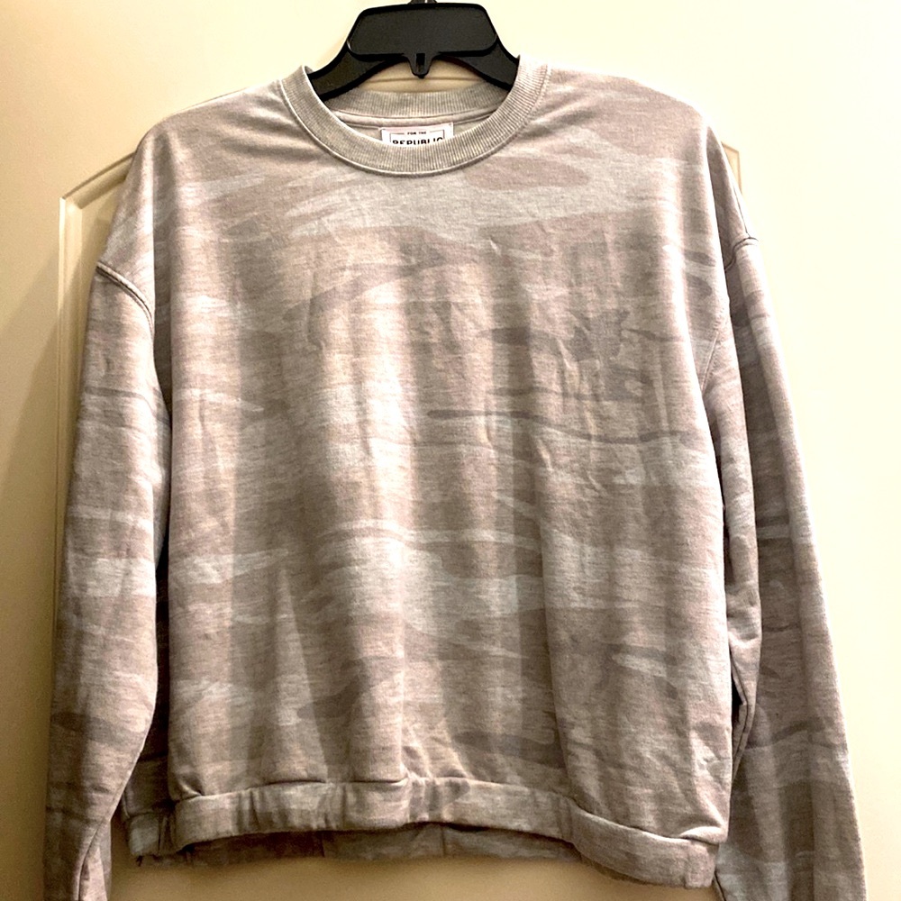 New Republic camo soft gray longsleeved, lightweight sweatshirt loose fit NWT